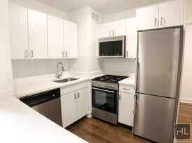 5 AVENUE in New York, NY - Building Photo