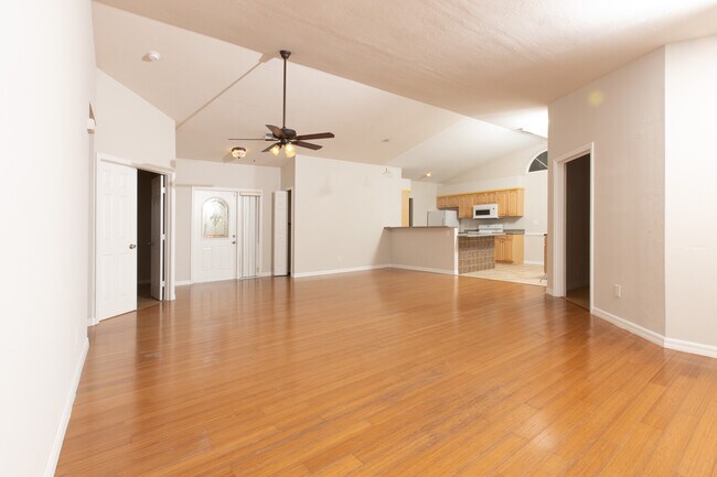 17421 Meadow Lake Cir in Ft. Myers, FL - Building Photo - Building Photo
