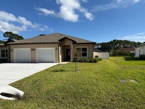 9 Ullemay Ct in Palm Coast, FL - Building Photo - Building Photo