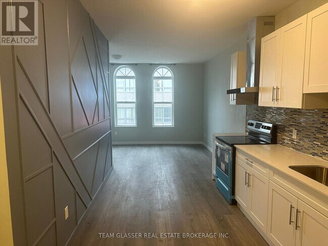 property at 362-362 Richmond St