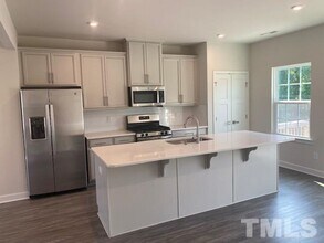 511 Autumn Cure Ct in Fuquay Varina, NC - Building Photo - Building Photo