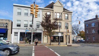 662 Bloomfield Ave in Verona, NJ - Building Photo