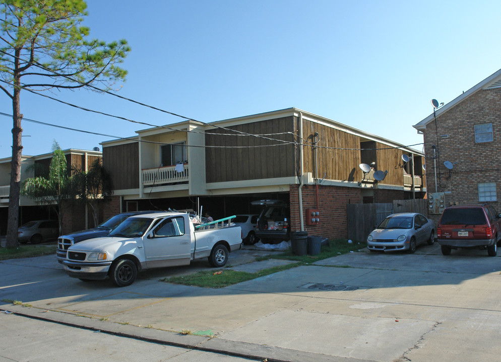 2133 Pasadena Ave in Metairie, LA - Foto de edificio