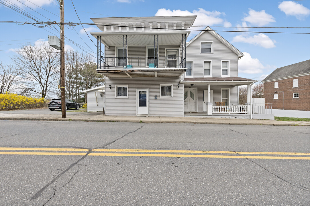 313 Garibaldi Ave in Roseto, PA - Building Photo