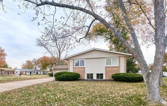 5134 Red Cedar Ct in St. Louis, MO - Building Photo - Building Photo