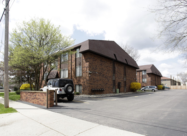 Maplecrest Apartments - Birmingham Apartme... in Birmingham, MI - Building Photo - Building Photo