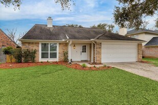 3915 Flintrock Ln in Sugar Land, TX - Building Photo
