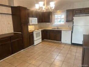 2750 S Heather Gardens Way in Aurora, CO - Building Photo - Building Photo