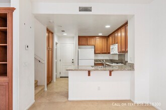 17010 Calle Trevino in San Diego, CA - Foto de edificio - Building Photo