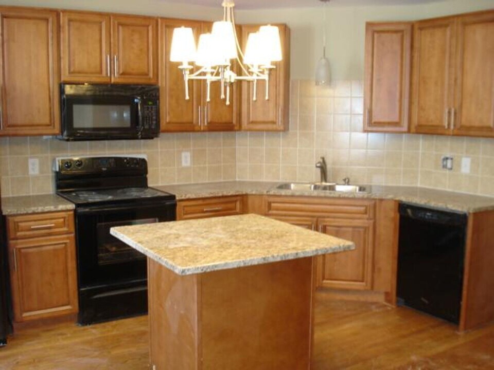 194 St Paul St in Brookline, MA - Building Photo