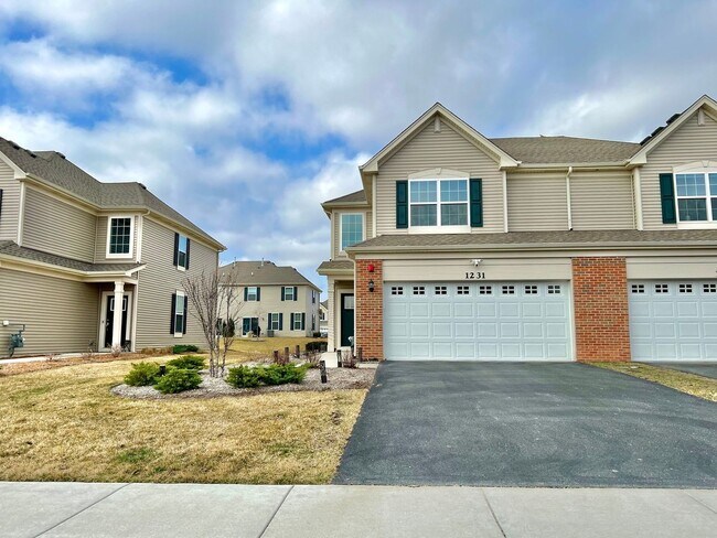 1231 Hawk Hollow Dr in Yorkville, IL - Building Photo - Building Photo