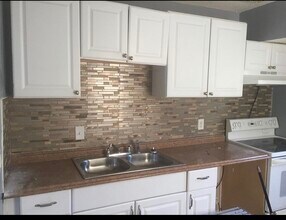 4220 E 69th St in Kansas City, MO - Building Photo - Building Photo