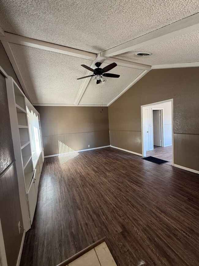 116 N Caddo St in Weatherford, OK - Building Photo - Building Photo