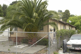 7030-7036 Lacey Ave in Oakland, CA - Building Photo - Building Photo