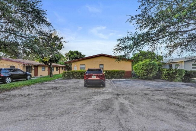 2731 NW 1st St in Pompano Beach, FL - Building Photo - Building Photo
