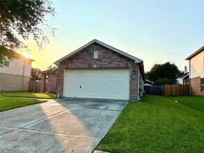 16750 Bending Creek Ln in Friendswood, TX - Building Photo - Building Photo