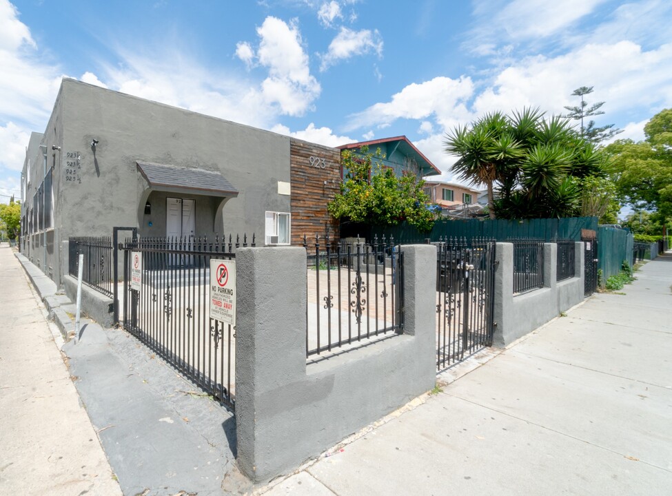 923 W 41st Dr in Los Angeles, CA - Building Photo