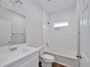 430 Schmidt Rd in Sealy, TX - Building Photo - Building Photo