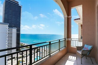 2080 S Ocean Dr, Unit PH4 in Hallandale Beach, FL - Foto de edificio - Building Photo