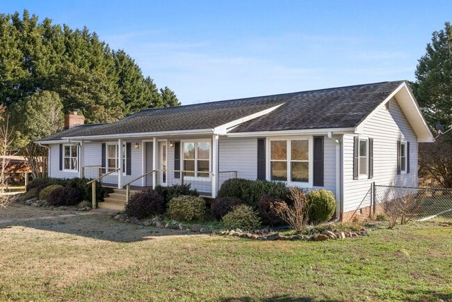 136 Edith Dr in Taylors, SC - Building Photo - Building Photo