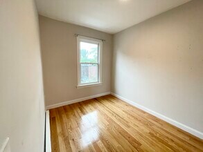 7 Warwick St, Unit 3 in Boston, MA - Foto de edificio - Building Photo