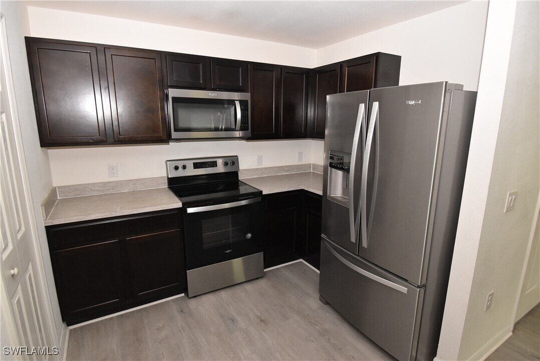 8388 Delong Ave in North Port, FL - Building Photo