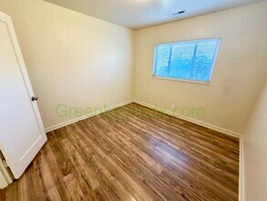 3304 SE Clinton St in Portland, OR - Building Photo - Building Photo