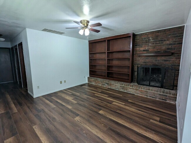 304 Vicksburg Cir in Norman, OK - Building Photo - Building Photo