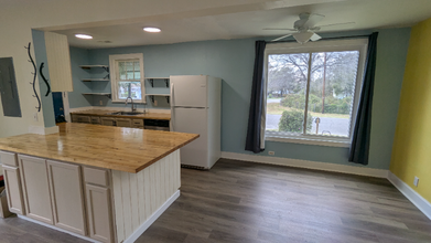 2667 Lawrence St in North Charleston, SC - Building Photo - Building Photo