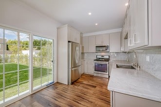 5257 S San Vicente Blvd in Los Angeles, CA - Building Photo - Building Photo
