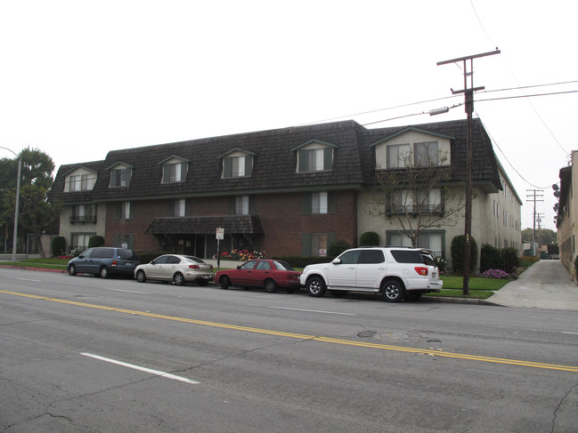 Crown Apartments in Downey, CA - Building Photo - Building Photo