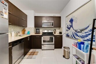 100 Bayview Dr, Unit 2014 in Sunny Isles Beach, FL - Foto de edificio - Building Photo