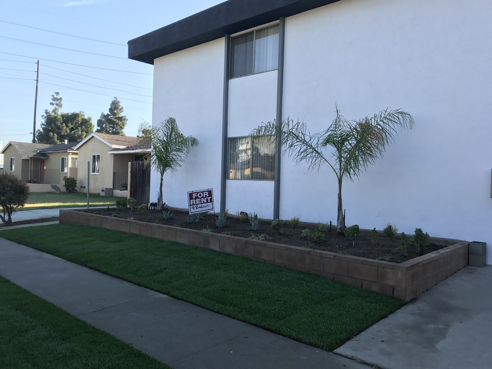 12512 Cranbrook Ave in Hawthorne, CA - Building Photo