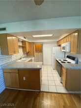 3157 Pinehurst Dr in Las Vegas, NV - Building Photo - Building Photo