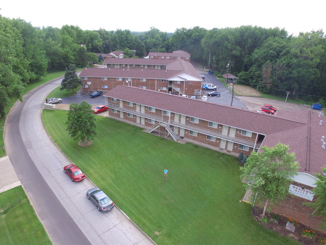 Western Hills Apartments in Evansville, IN - Building Photo - Building Photo