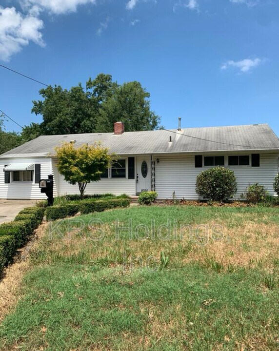 8025 Elaine Ct in Norfolk, VA - Building Photo