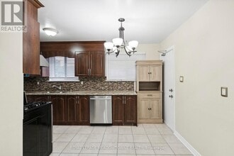 11 Juniper Crescent in Brampton, ON - Building Photo - Building Photo