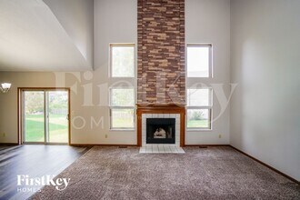 1558 Royal Oak Dr in Lewis Center, OH - Foto de edificio - Building Photo