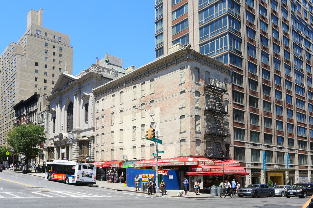 Fairmount Terrace in New York, NY - Building Photo