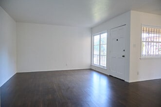 5707 Clemson St, Unit 5707 in Los Angeles, CA - Building Photo - Building Photo
