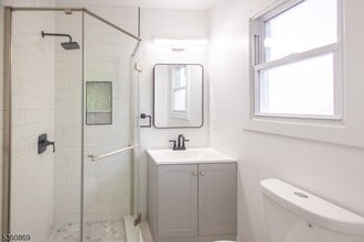 34 Fairview Pl in Bloomfield, NJ - Building Photo - Building Photo