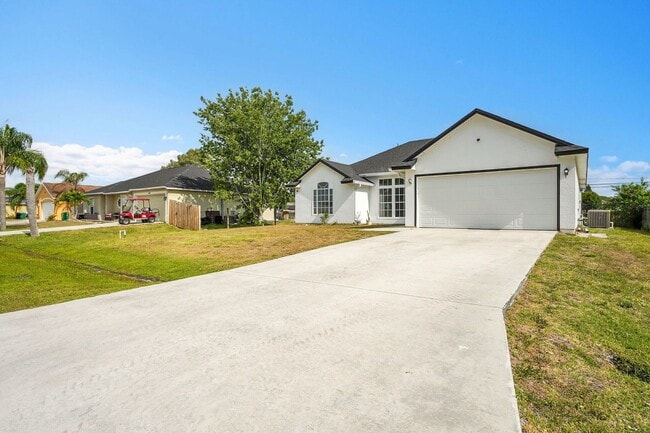 333 SW Dwight Ave in Port St. Lucie, FL - Building Photo - Building Photo