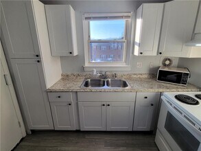 70 Carroll Ave in Newport, RI - Foto de edificio - Building Photo