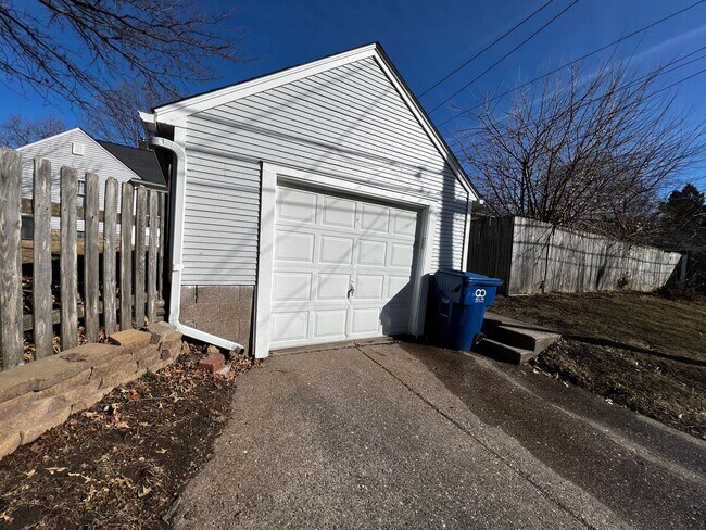 2326 Scott St in Davenport, IA - Building Photo - Building Photo