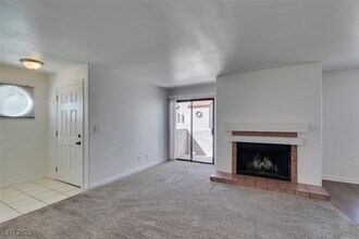 2963 Juniper Hills Blvd in Las Vegas, NV - Foto de edificio - Building Photo