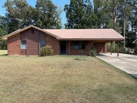 421 Belle Cir in Columbus, MS - Building Photo