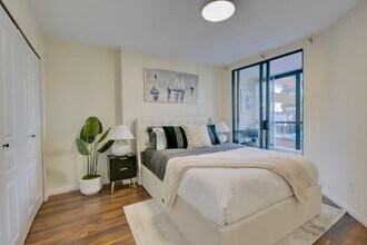 1125 Howe St in Vancouver, BC - Building Photo - Building Photo