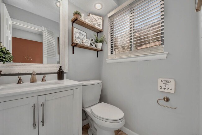 157 Beacon Hill Common in Beacon Falls, CT - Building Photo - Building Photo