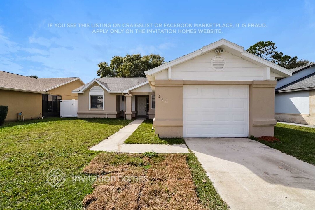 203 N Lake Ct in Kissimmee, FL - Building Photo