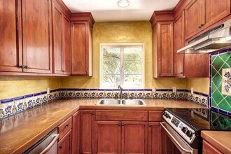 2648 E Drachman St, Unit Main house in Tucson, AZ - Building Photo - Building Photo